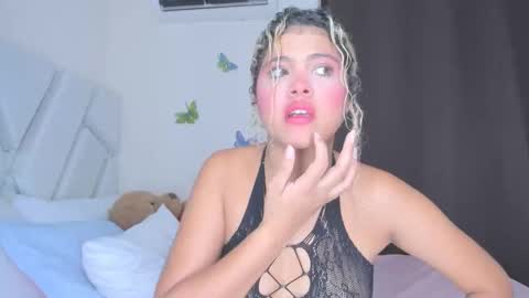 Snapshot of sofiacastillo01 chatting on May 10, 2:33 pm sofiacastillo01 online show from May 10, 2:33 pm