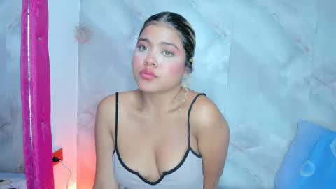 Snapshot of sofiacastillo01 chatting on June 2, 3:36 pm sofiacastillo01 online show from June 2, 3:36 pm