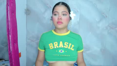 Snapshot of sofiacastillo01 chatting on June 5, 1:39 pm sofiacastillo01 online show from June 5, 1:39 pm