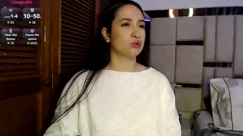 Snapshot of sofiaduque_26 chatting on June 8, 8:31 pm sofiaduque_26 online show from June 8, 8:31 pm