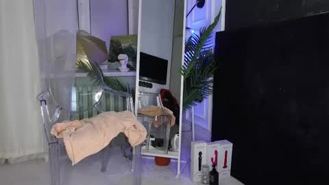 Snapshot of sofiafoster chatting on October 31, 5:41 am Sofia online show from October 31, 5:41 am