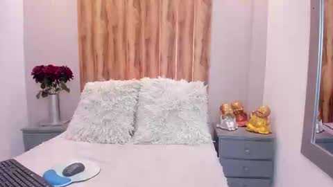 Snapshot of sofiagomez_1 chatting on November 8, 7:23 pm SOFI online show from November 8, 7:23 pm