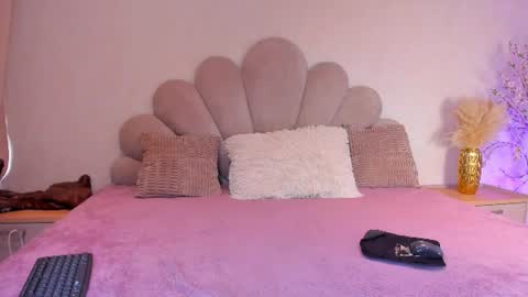 Snapshot of sofiagomez_1 chatting on June 15, 7:05 pm SOFI online show from June 15, 7:05 pm