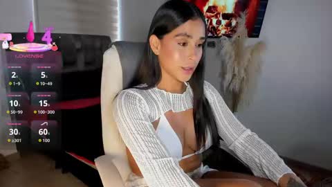 Snapshot of sofialaurentxoxo chatting on May 2, 8:25 pm Sofia online show from May 2, 8:25 pm