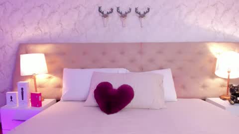 SofiaReyees online show from February 9, 2:10 pm