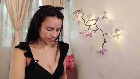 Sofi Bella online show from April 22, 7:15 pm