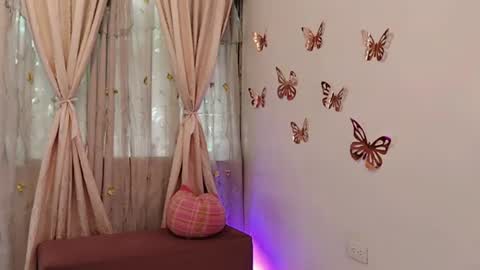 Sofi Bella online show from June 15, 7:05 pm