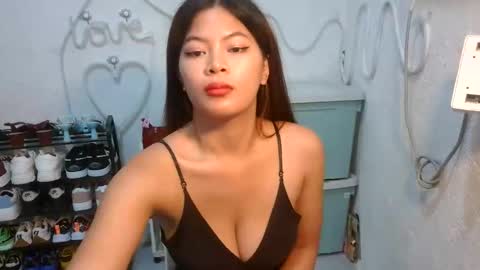 sofie_loorexx online show from June 10, 5:45 pm