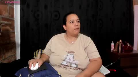 Snapshot of sofie_storm chatting on May 4, 11:17 am Vicky online show from May 4, 11:17 am