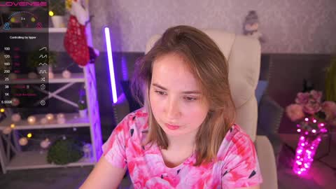 Snapshot of sofiebloom chatting on December 28, 3:37 am Sofie online show from December 28, 3:37 am