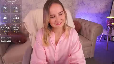 Snapshot of sofiebloom chatting on October 2, 11:45 pm Sofie online show from October 2, 11:45 pm