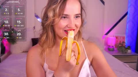 Snapshot of sofiebloom chatting on October 9, 7:45 pm Sofie online show from October 9, 7:45 pm