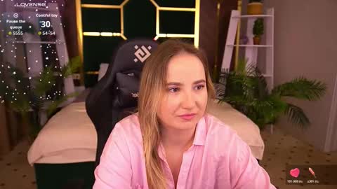 Snapshot of sofiebloom chatting on November 10, 11:48 pm Sofie online show from November 10, 11:48 pm