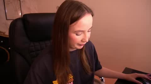 Snapshot of sofiebloom chatting on May 31, 9:16 pm Sofie online show from May 31, 9:16 pm
