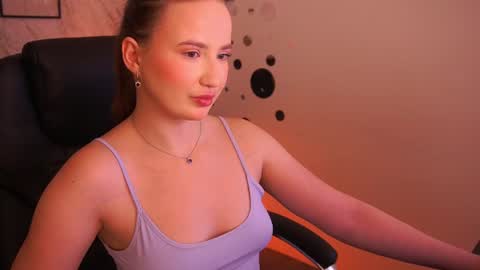 Snapshot of sofiebloom chatting on June 11, 9:57 pm Sofie online show from June 11, 9:57 pm