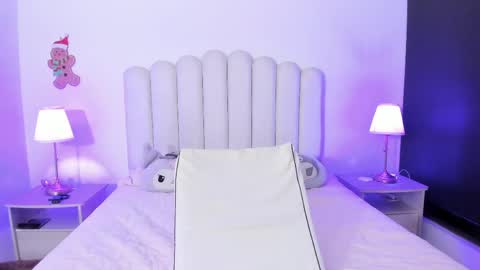 sofiebunnie online show from April 28, 12:20 am