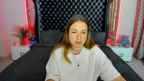 Snapshot of sofii_darling chatting on June 15, 4:20 pm sofii_darling online show from June 15, 4:20 pm