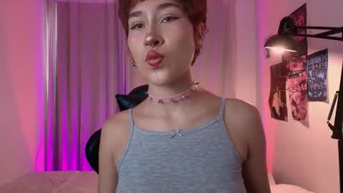 Snapshot of sofii_uwu_ chatting on May 12, 7:44 pm Sofii online show from May 12, 7:44 pm