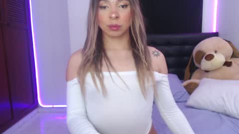 Snapshot of sofiievans_ chatting on December 2, 12:41 am   online show from December 2, 12:41 am