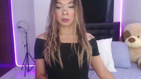 Snapshot of sofiievans_ chatting on January 24, 9:05 pm   online show from January 24, 9:05 pm