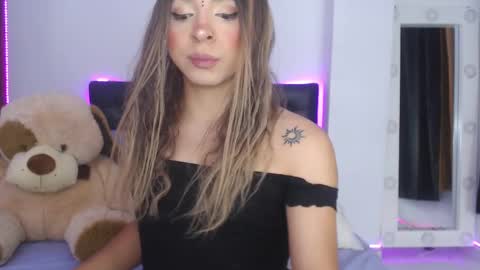 Snapshot of sofiievans_ chatting on February 27, 9:58 pm   online show from February 27, 9:58 pm