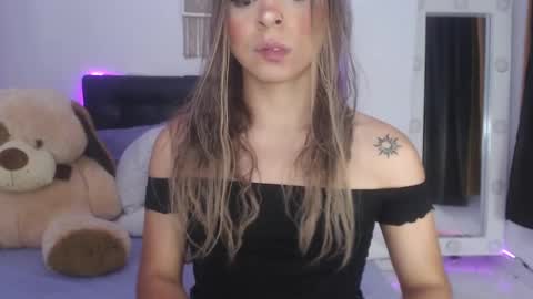 Snapshot of sofiievans_ chatting on February 28, 1:05 am   online show from February 28, 1:05 am