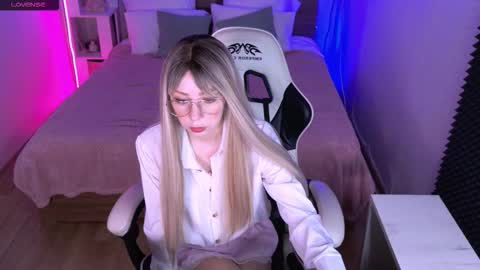 Snapshot of sofiisun chatting on October 5, 4:11 am Sofia online show from October 5, 4:11 am