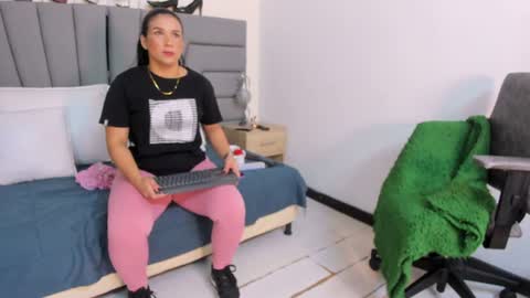 Snapshot of sofiperez_ chatting on July 22, 11:13 am online show from July 22, 11:13 am
