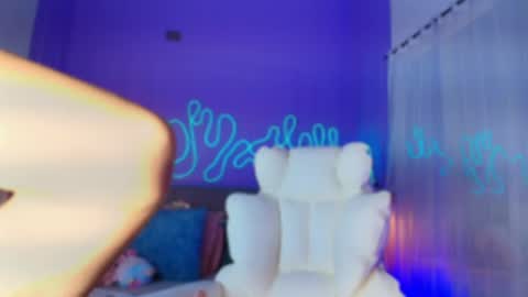 Snapshot of sofly_s chatting on May 4, 11:50 am Sofi online show from May 4, 11:50 am