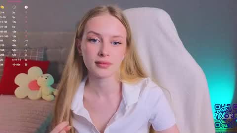 Snapshot of soft_babe chatting on May 13, 8:27 pm Milisa online show from May 13, 8:27 pm