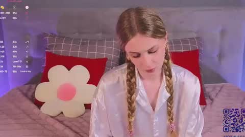 Snapshot of soft_babe chatting on June 23, 8:29 pm Milisa online show from June 23, 8:29 pm