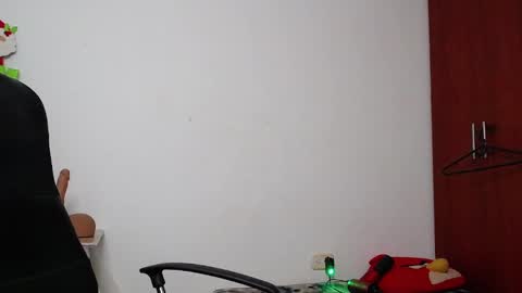 Snapshot of soft_fetish chatting on December 22, 4:59 pm Camila M online show from December 22, 4:59 pm