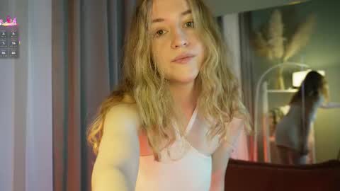 Snapshot of softdreamer_ chatting on November 5, 10:04 am softdreamer_ online show from November 5, 10:04 am