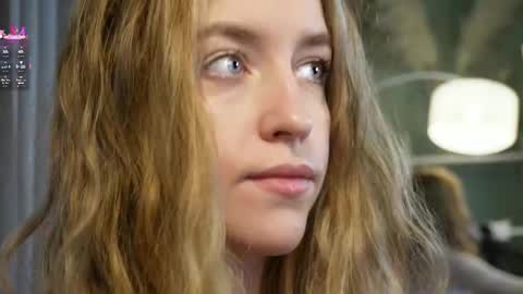 Snapshot of softdreamer_ chatting on November 8, 10:26 am softdreamer_ online show from November 8, 10:26 am