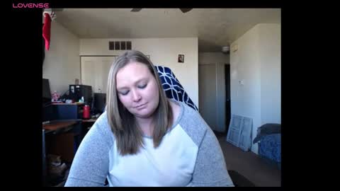 Snapshot of softerpeaches chatting on December 13, 8:26 pm Rose online show from December 13, 8:26 pm