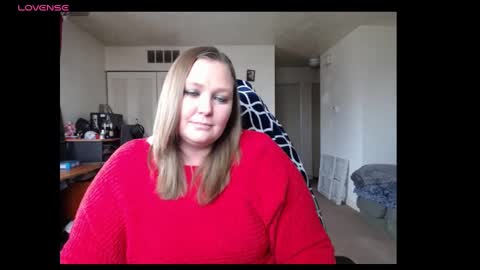 Snapshot of softerpeaches chatting on December 24, 8:27 pm Rose online show from December 24, 8:27 pm