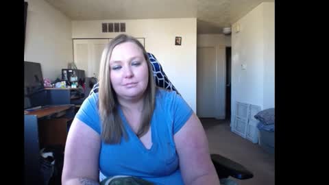 Snapshot of softerpeaches chatting on January 7, 8:52 pm Rose online show from January 7, 8:52 pm