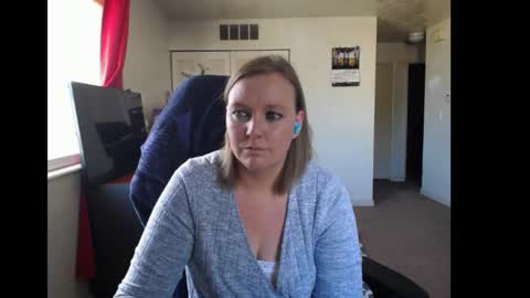 Snapshot of softerpeaches chatting on October 31, 7:37 pm Rose online show from October 31, 7:37 pm