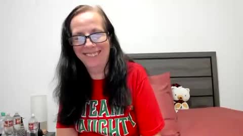 Snapshot of softpeachgoddess chatting on December 23, 3:37 am Soft Peach Goddess online show from December 23, 3:37 am