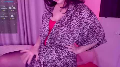 Snapshot of softt_kitty chatting on February 21, 8:16 pm Emily online show from February 21, 8:16 pm