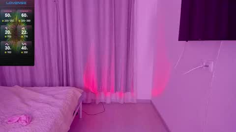 Snapshot of softt_kitty chatting on March 11, 7:47 pm Emily online show from March 11, 7:47 pm