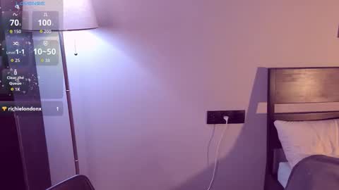 Snapshot of softt_kitty chatting on October 22, 5:13 pm Emily online show from October 22, 5:13 pm