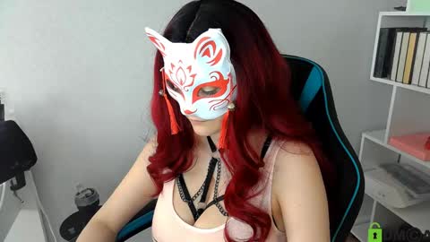 Snapshot of softvoltage_ chatting on May 7, 2:44 pm Nika Schwarz online show from May 7, 2:44 pm