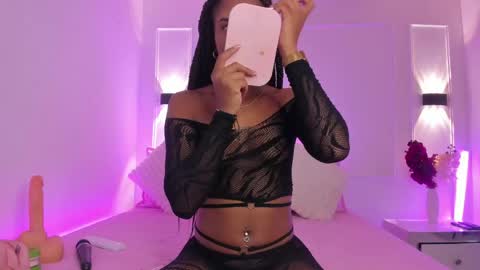 Snapshot of sofynovoa chatting on May 13, 5:05 am online show from May 13, 5:05 am
