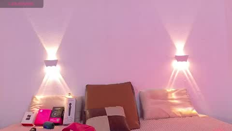 Snapshot of sol_vanegas chatting on June 4, 7:42 pm SOL online show from June 4, 7:42 pm