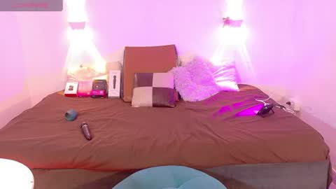 Snapshot of sol_vanegas chatting on June 19, 12:09 pm SOL online show from June 19, 12:09 pm