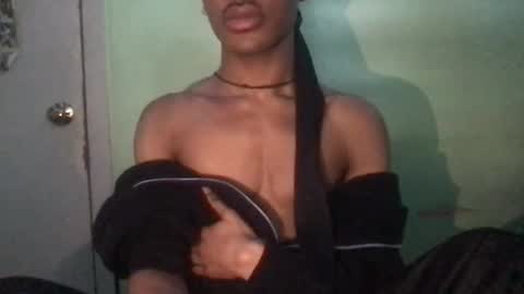 Snapshot of solaceeve chatting on February 7, 8:31 pm SolaceEve online show from February 7, 8:31 pm