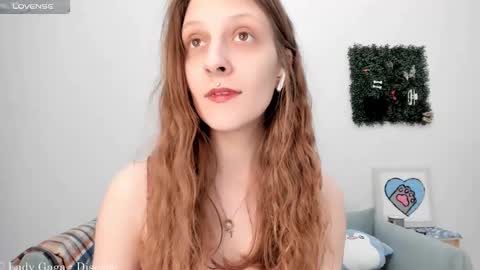 Snapshot of solaralice chatting on February 9, 5:22 pm SolarAlice online show from February 9, 5:22 pm
