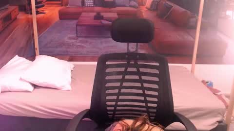 solarboom18 online show from November 6, 7:04 pm