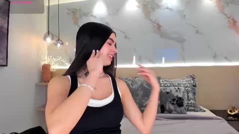Snapshot of solavelar chatting on July 7, 12:24 am Sol Avelar online show from July 7, 12:24 am